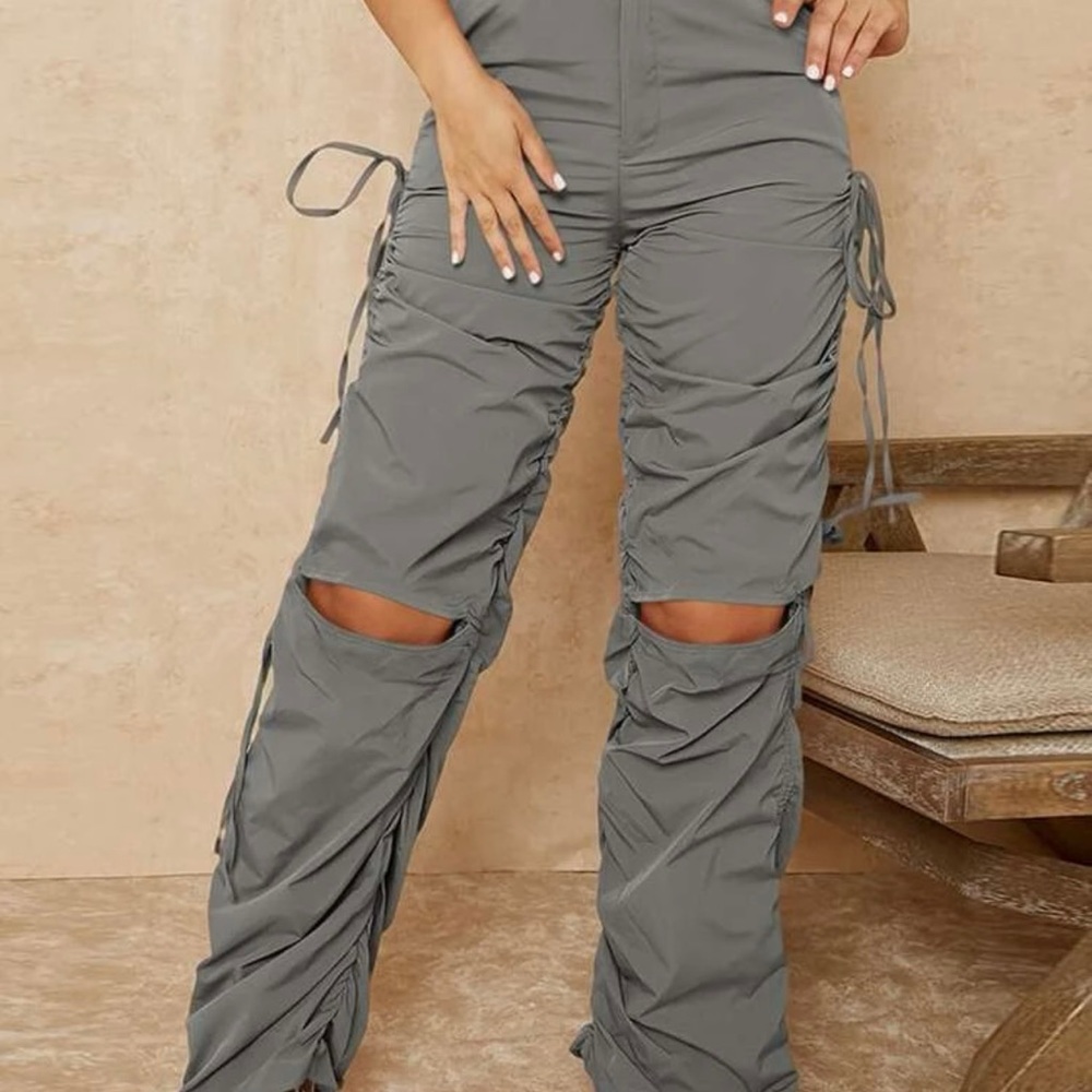 Never worn, parachute pants, cute very trendy